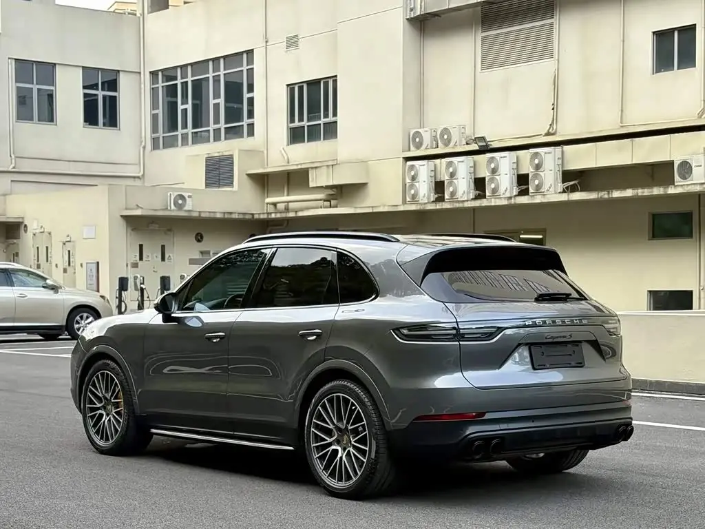 Porsche Cayenne 2020 — Photo 7/9