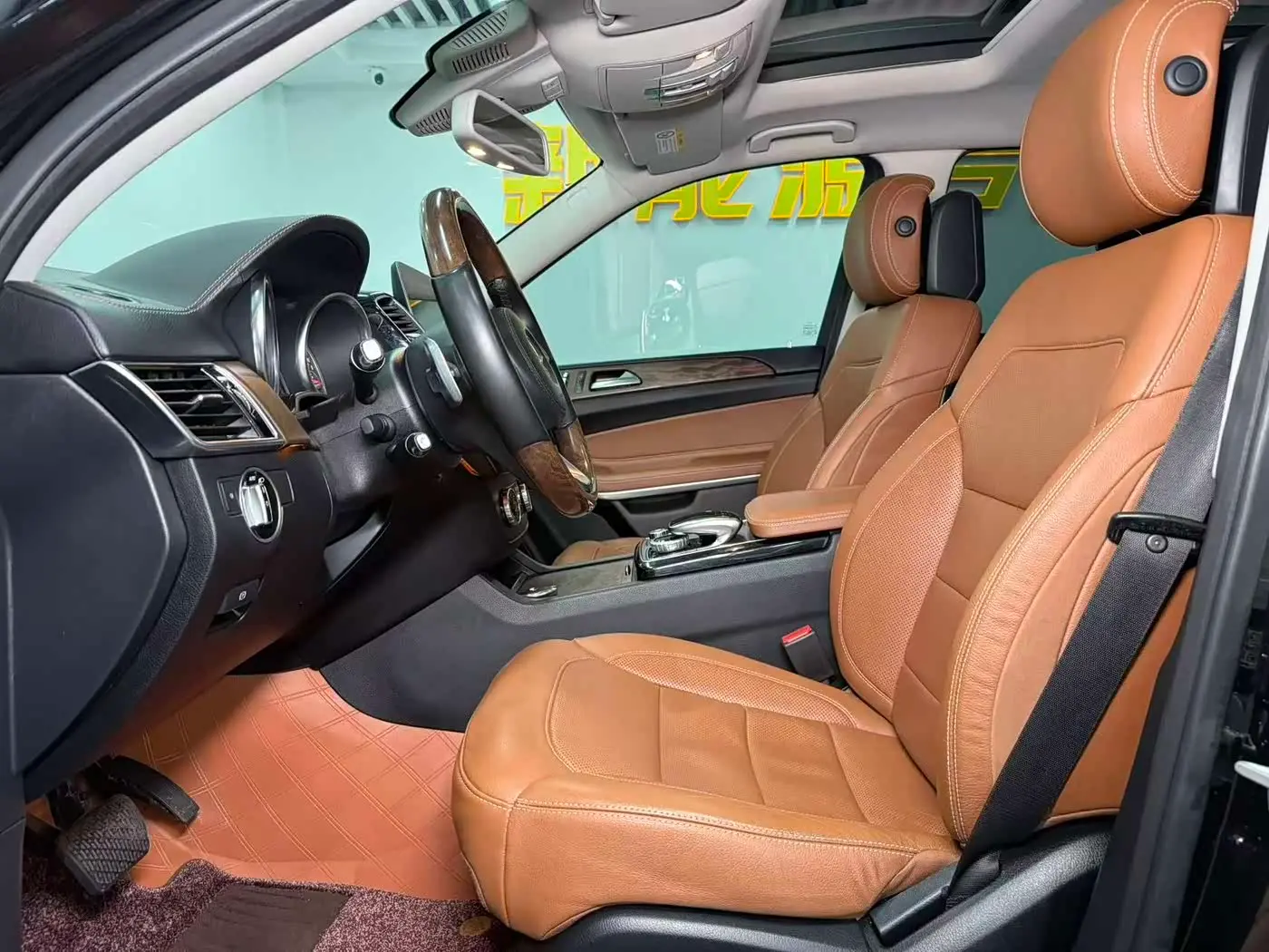 Mercedes-Benz GLS 2016 — Photo 8/17