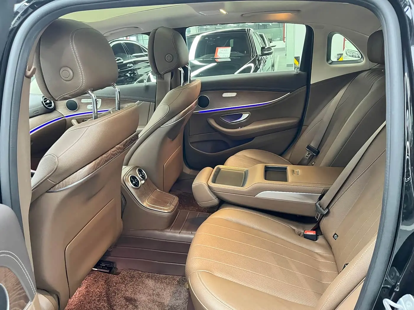 Mercedes-Benz E-Class 2023 — Photo 6/12