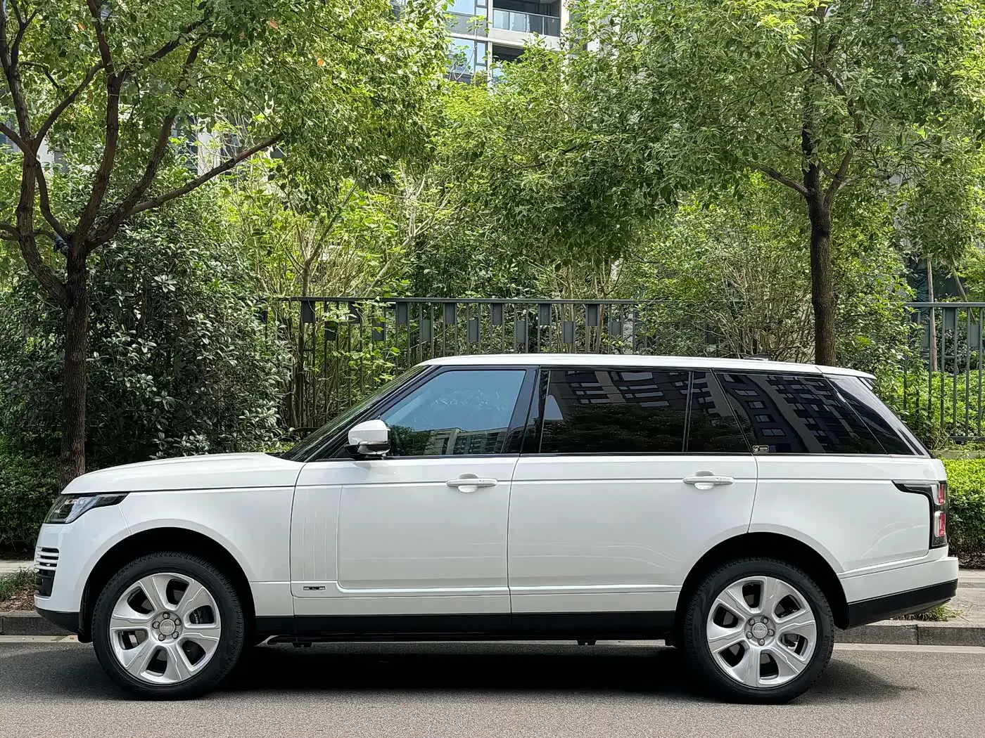 Land Rover Range Rover 2019 — Фото 3/20