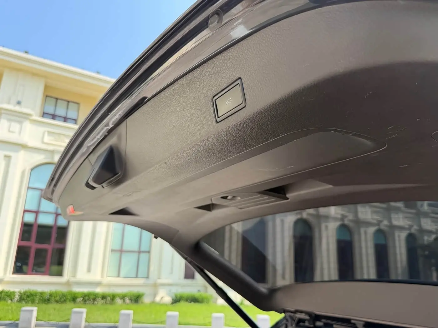 Volkswagen Touareg 2018 — Photo 12/20