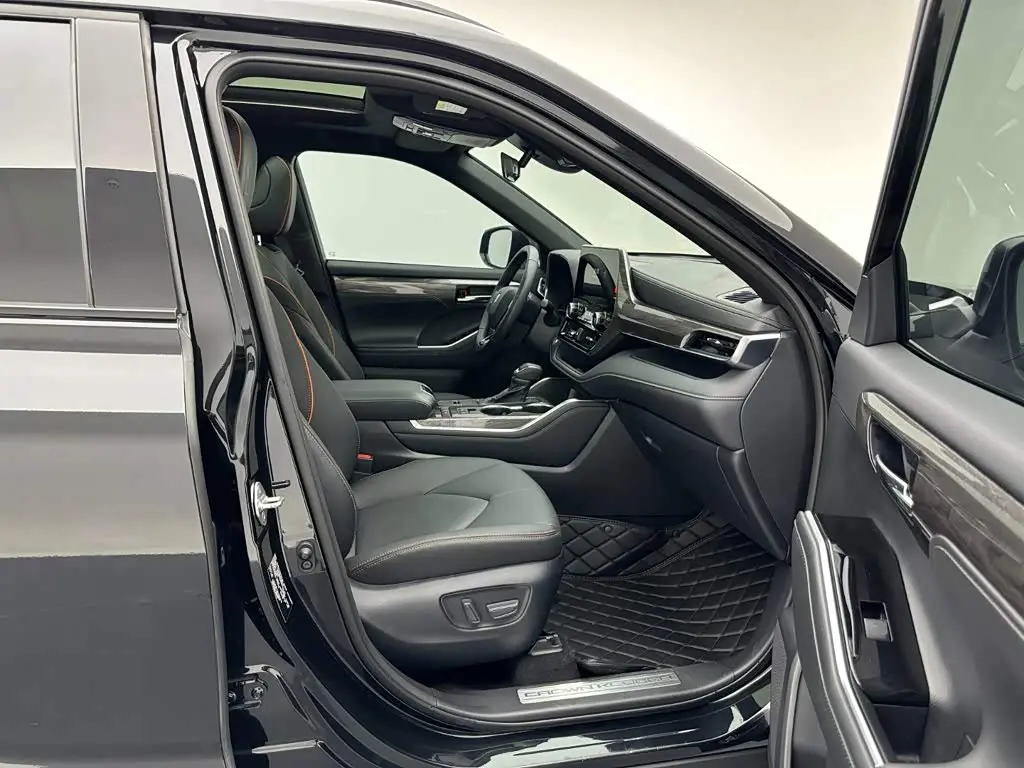 Toyota Crown Kluger 2024 — ფოტო 18/20