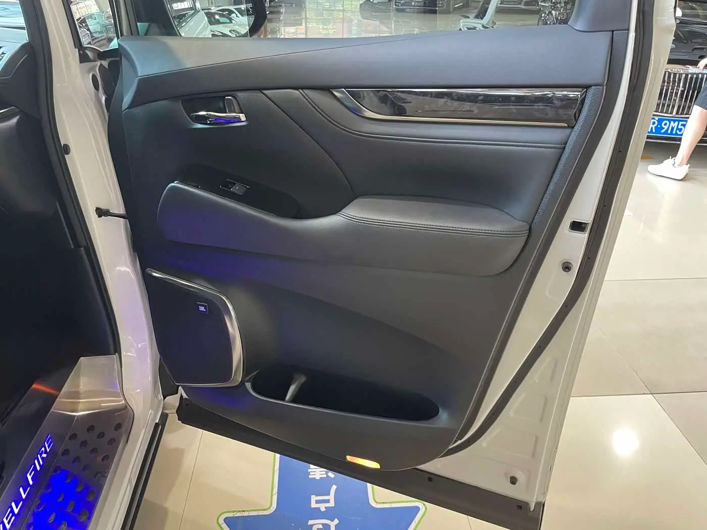 Toyota Vellfire 2021 — Фото 12/19