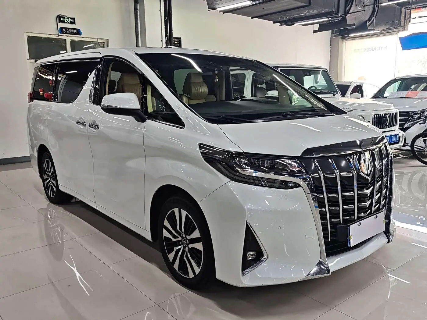 Toyota Alphard 2019 — Photo 3/13