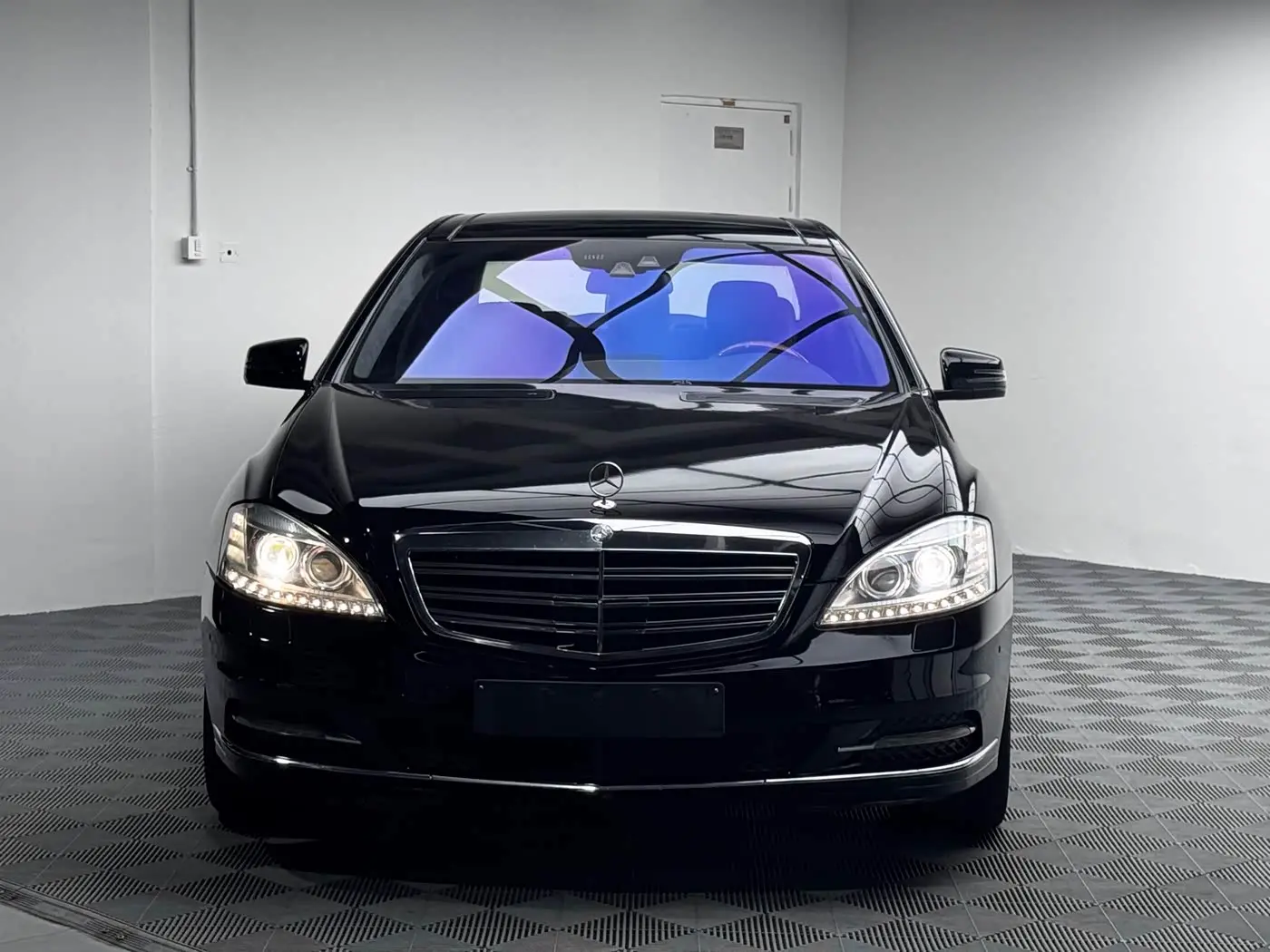 Mercedes-Benz S-Class 2012 — Photo 2/18