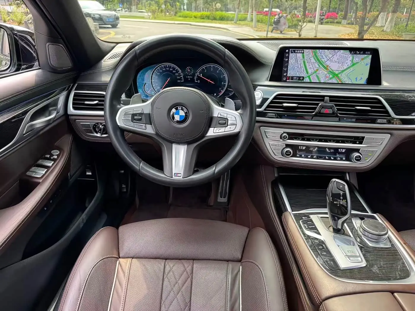 BMW 7 Series 2019 — Photo 11/16