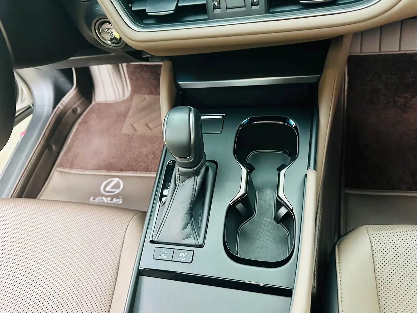 Lexus ES 2025 — Photo 18/19