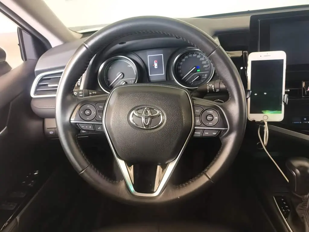 Toyota Camry 2021 — Фото 6/20