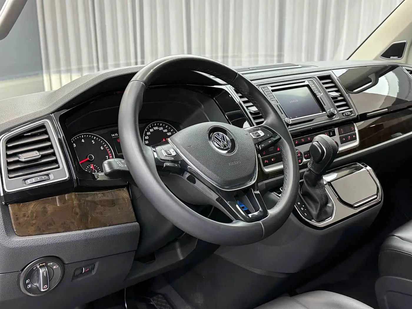 Volkswagen Multivan 2019 — Şəkil 10/20