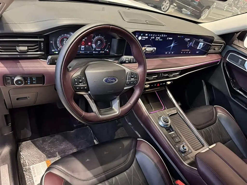 Ford Explorer 2023 — Photo 13/19