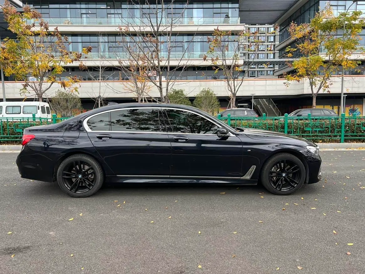 BMW 7 Series 2019 — Photo 16/19