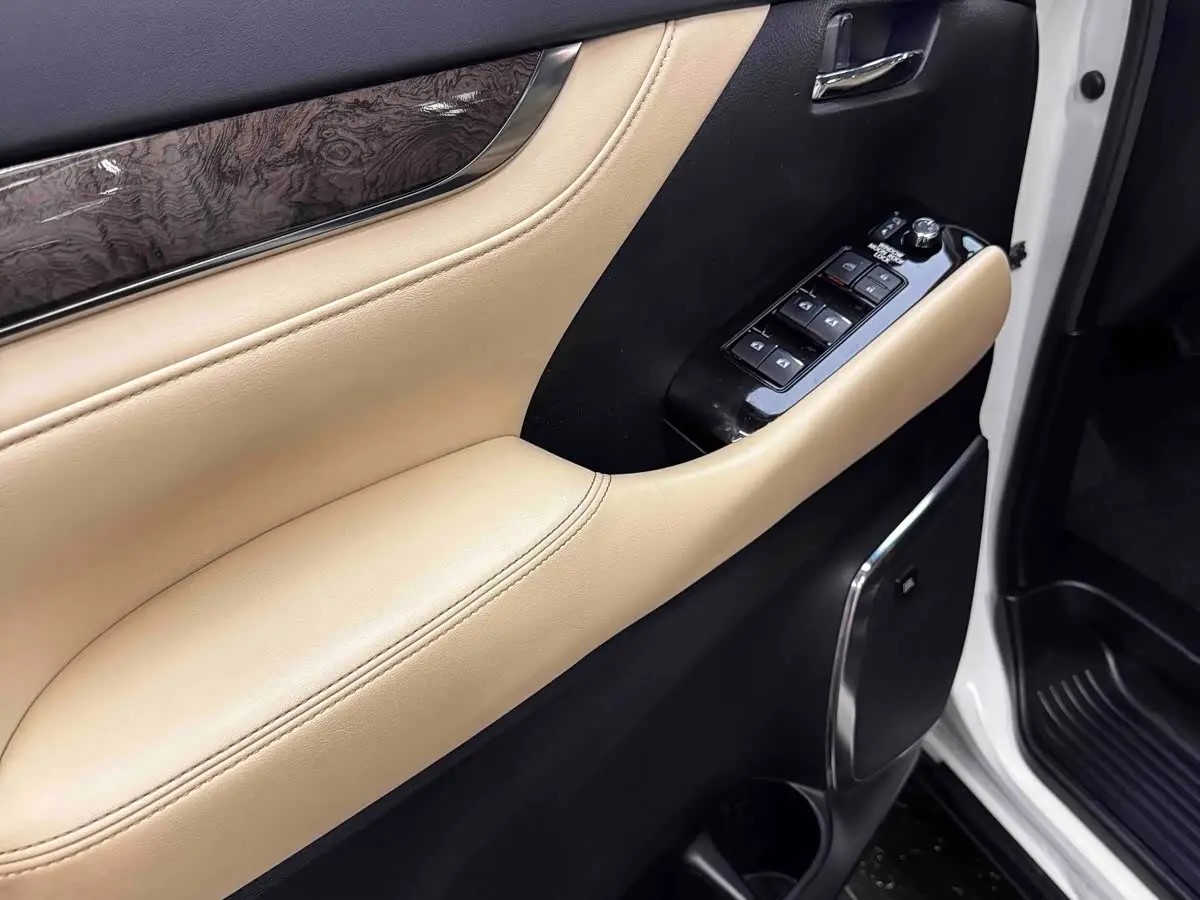 Toyota Alphard 2019 — Photo 10/20