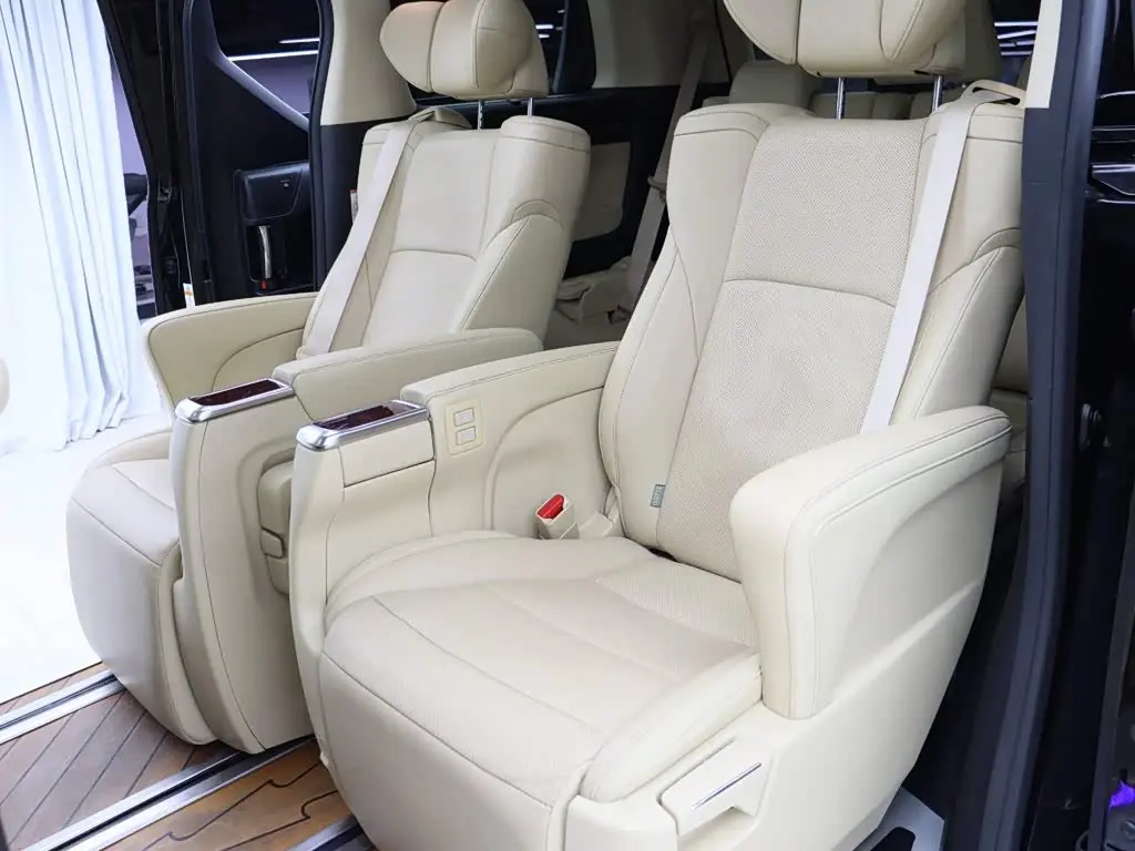 Toyota Alphard 2017 — Photo 8/20