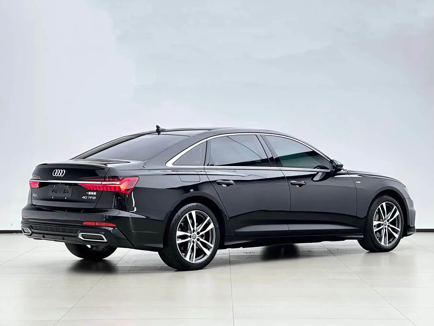 Audi A6L 2021 — Photo 2/13