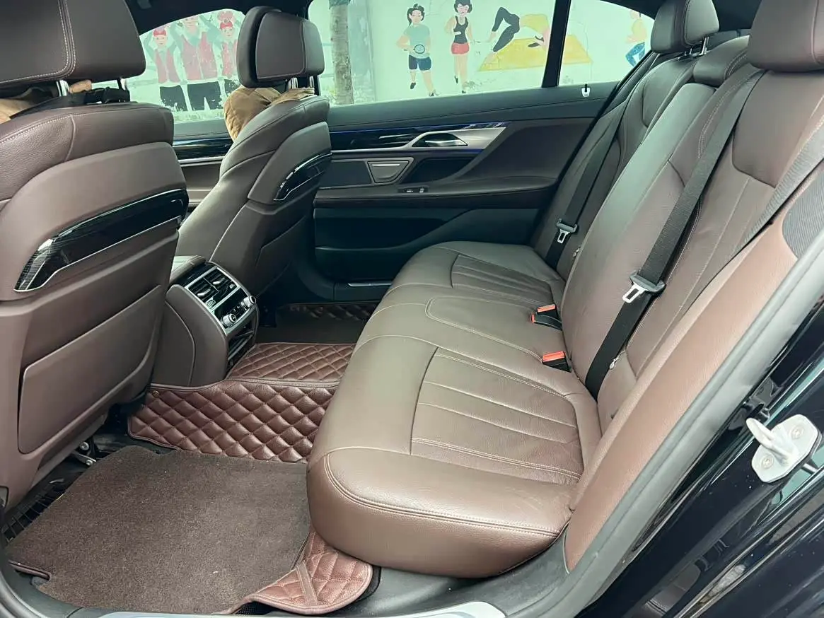BMW 7 Series 2019 — Photo 13/19