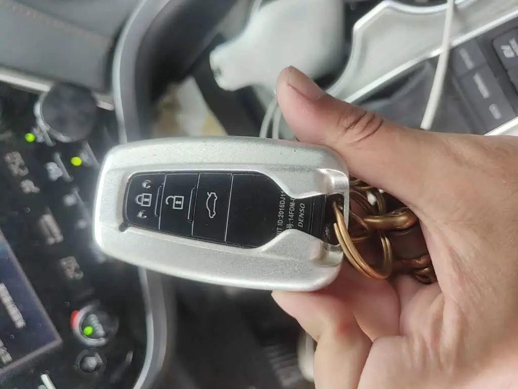 Toyota Camry 2018 — Şəkil 12/20