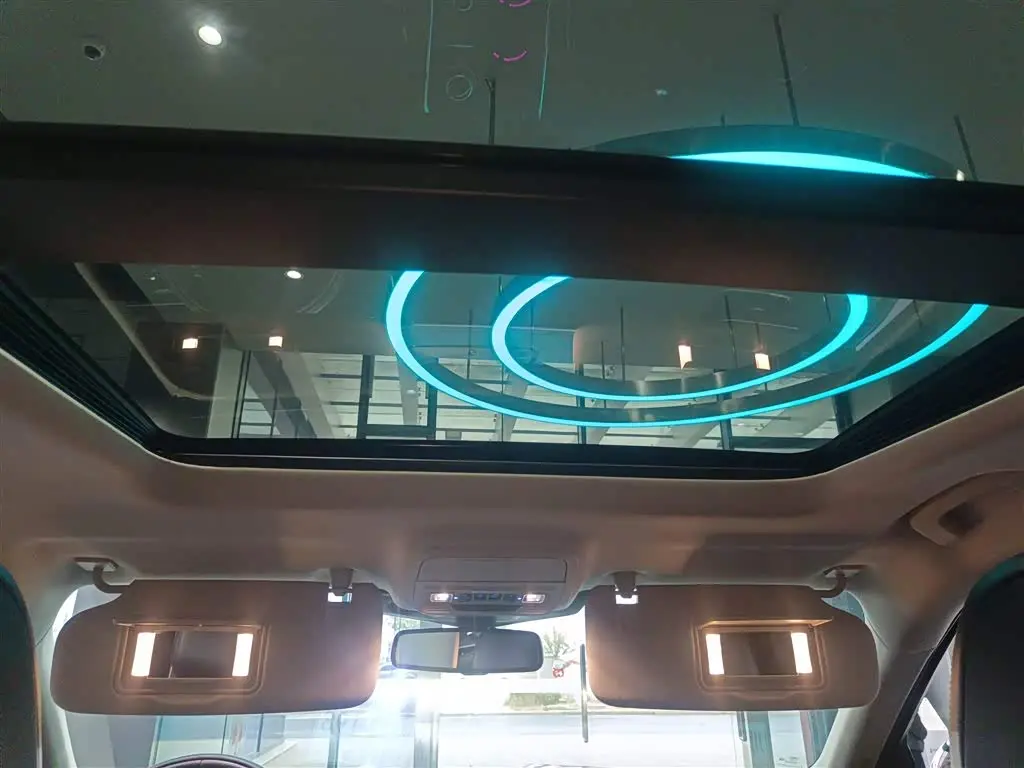 Ford Explorer 2023 — Photo 18/20