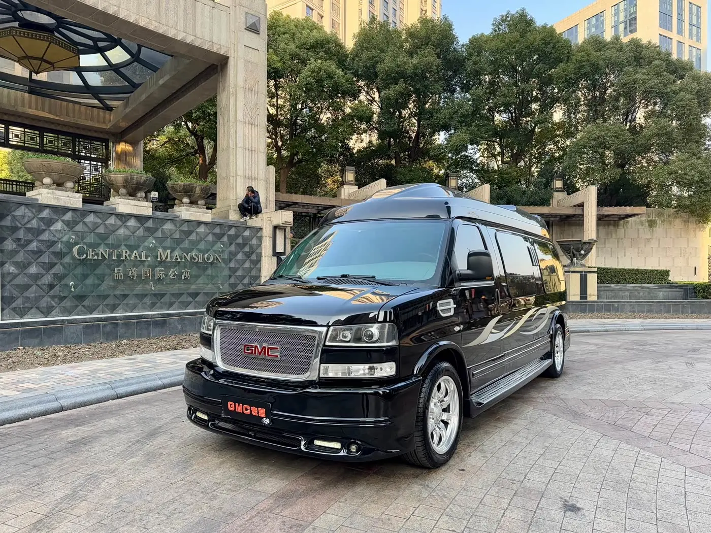 GMC Savana 2017 — Фото 1/17