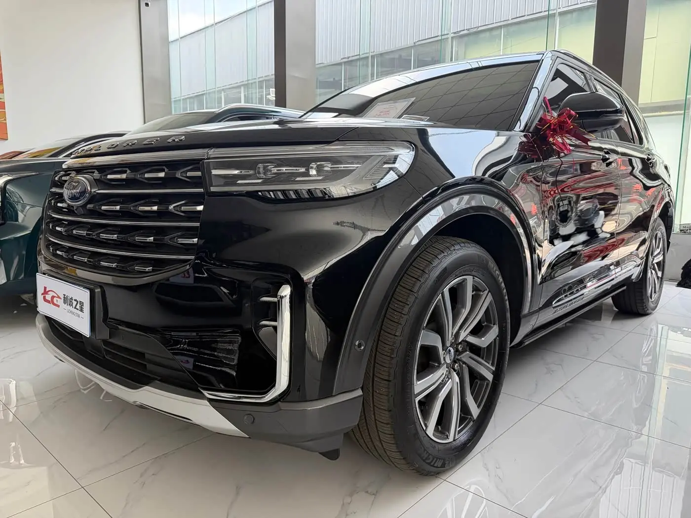 Ford Explorer 2024 — Photo 12/17