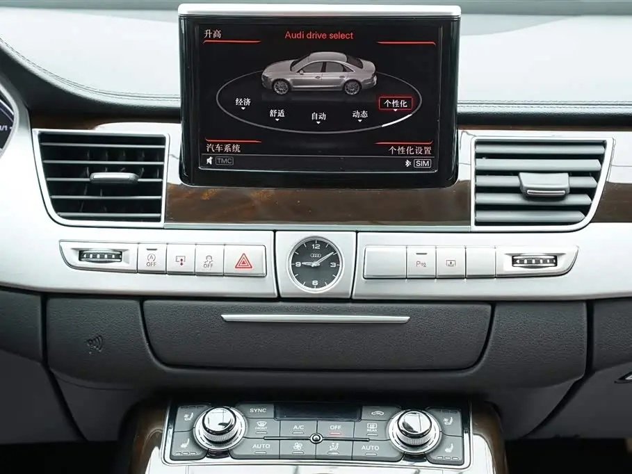 Audi A8 2014 — Photo 17/20