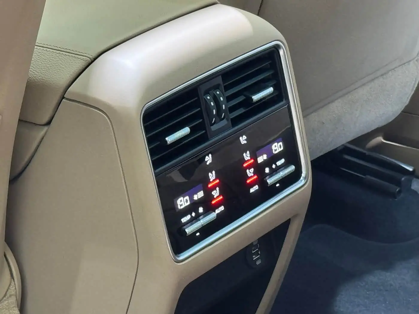 Porsche Cayenne 2019 — Photo 16/17