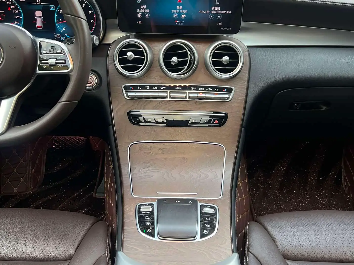 Mercedes-Benz GLC 2020 — Photo 11/15