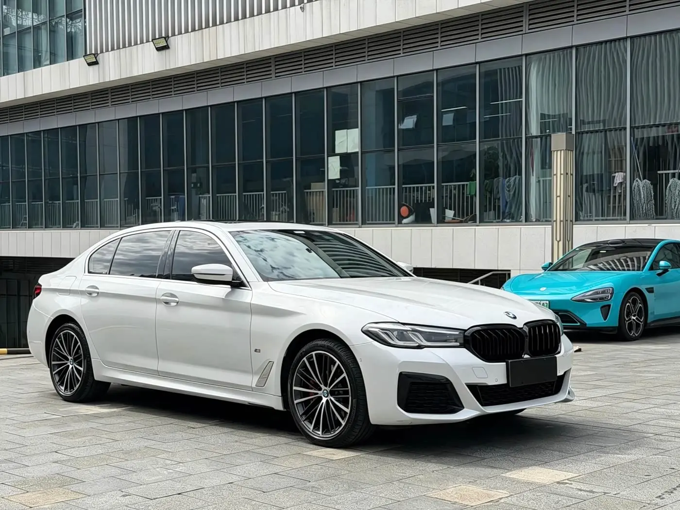 BMW 5 Series 2022 — Photo 2/15