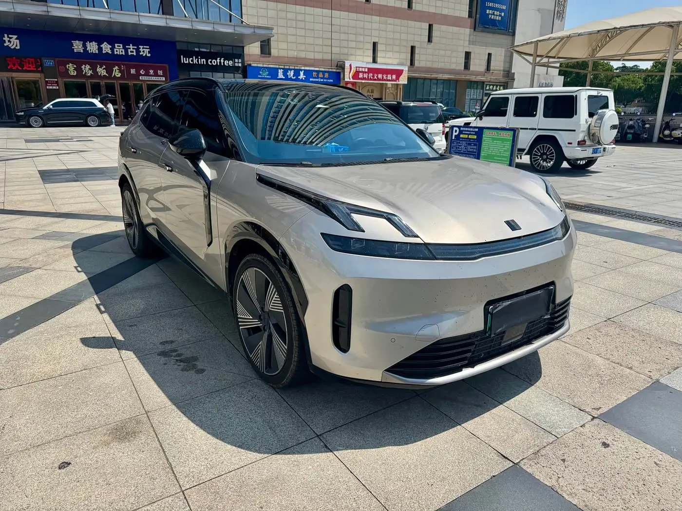 Lynk & Co 08 EM-P 2023 — Фото 3/18