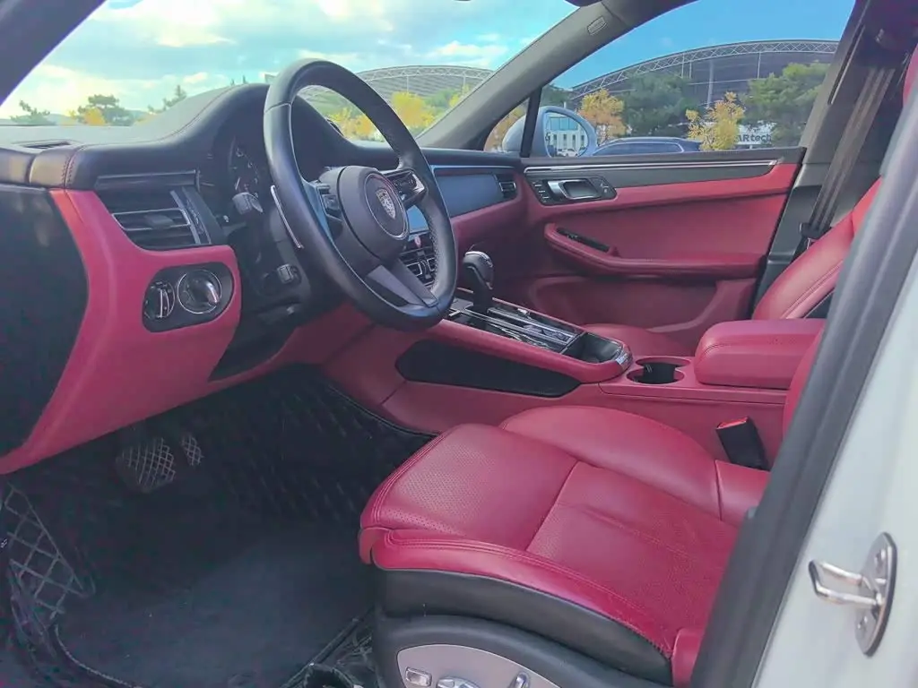 Porsche Macan 2023 — Photo 11/14
