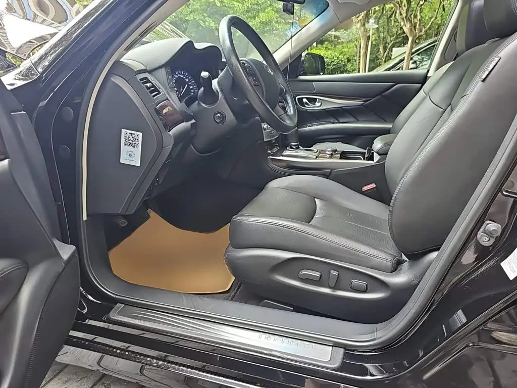 Infiniti Q70 2017 — Photo 14/20