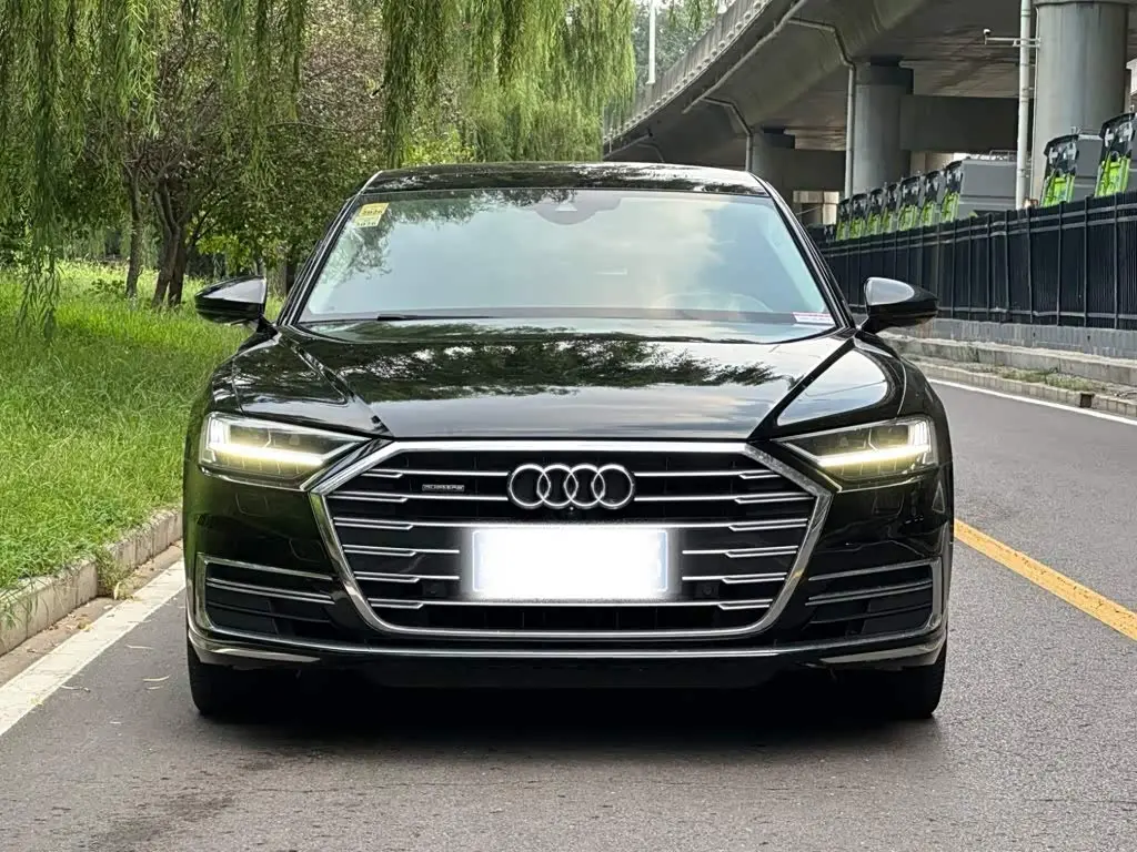 Audi A8 2022 — Photo 2/15