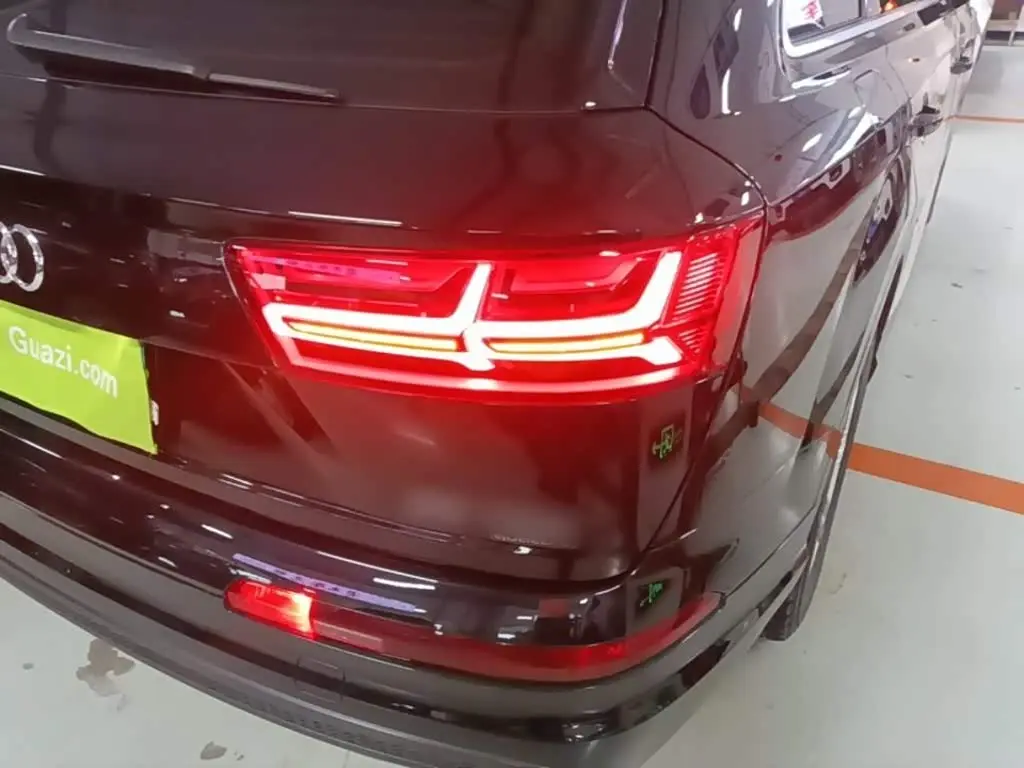 Audi Q7 2019 — Şəkil 8/20