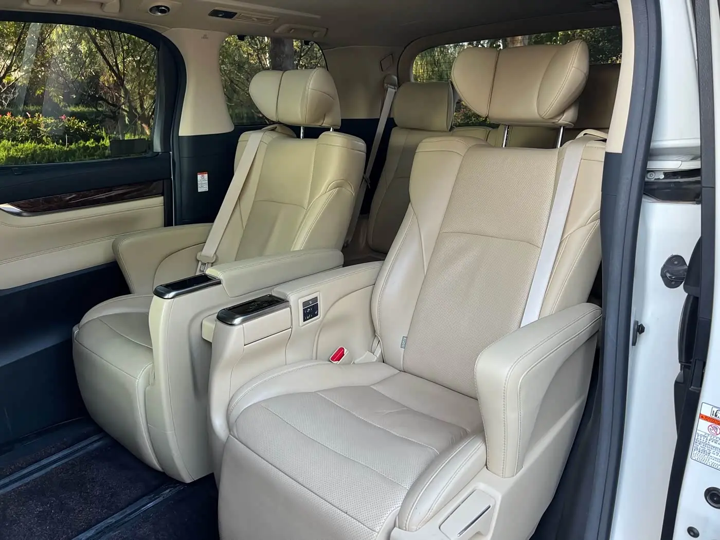Toyota Alphard 2021 — Photo 12/20