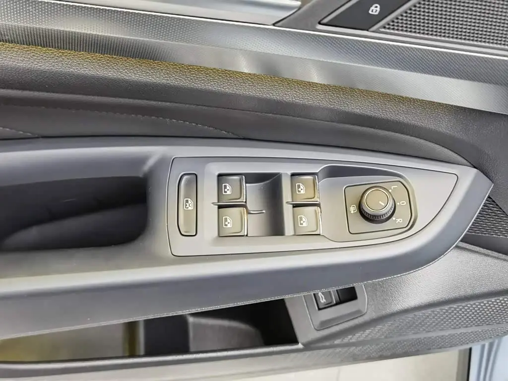 Volkswagen Passat 2023 — ფოტო 9/20