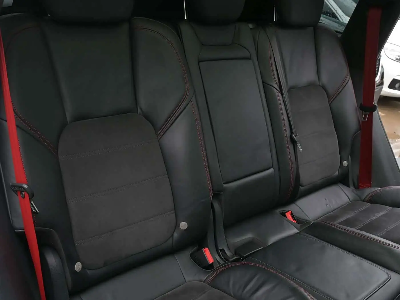 Porsche Cayenne 2016 — Photo 17/18