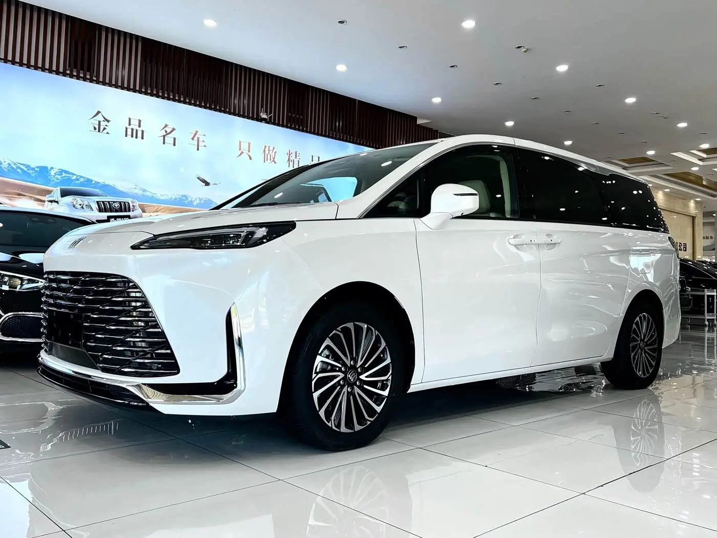 Buick GL8 New Energy 2026 — Photo 2/20