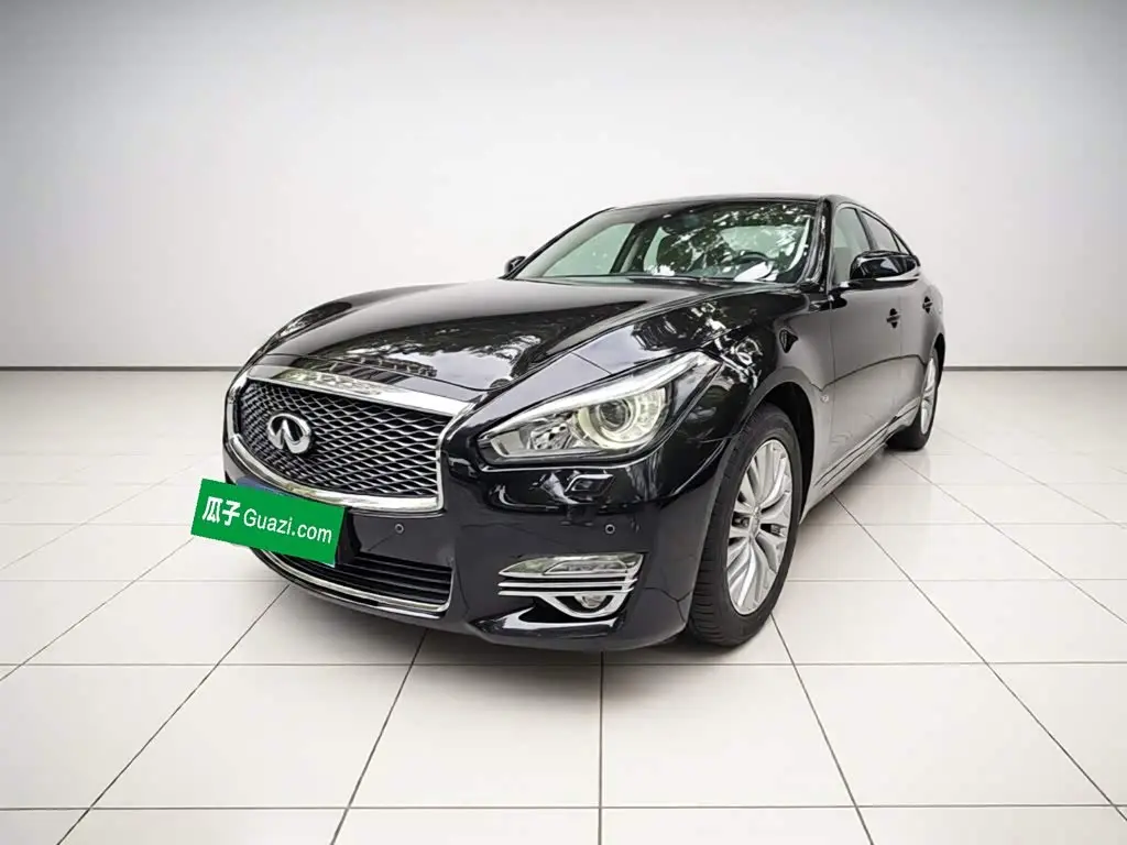Infiniti Q70 2017 — Photo 2/20