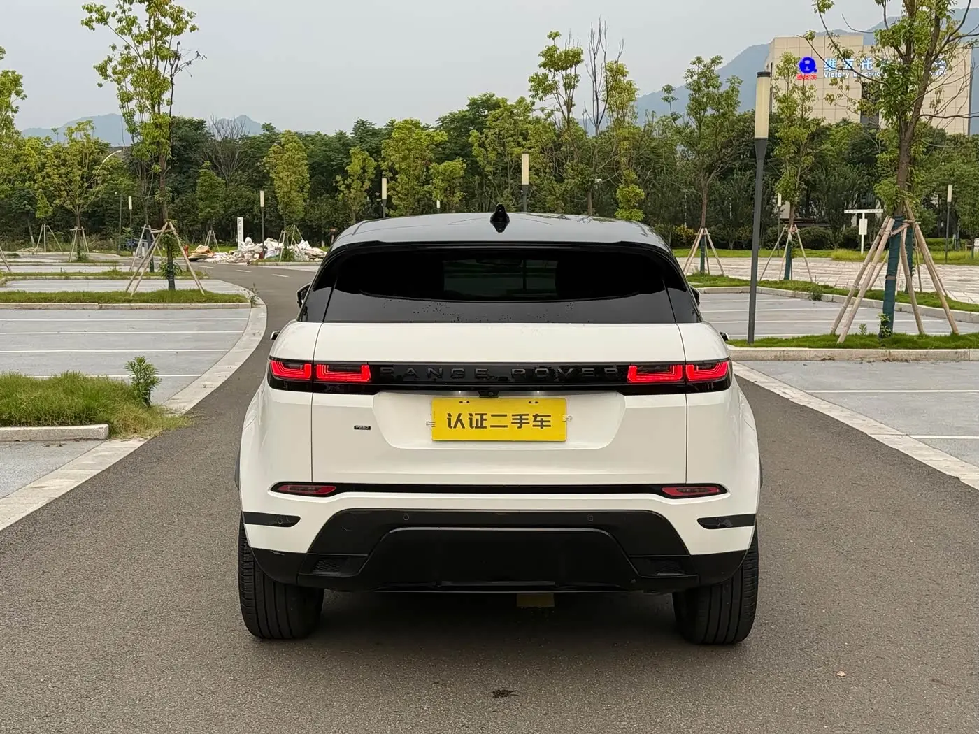 Land Rover Range Rover Evoque 2023 — Фото 6/18
