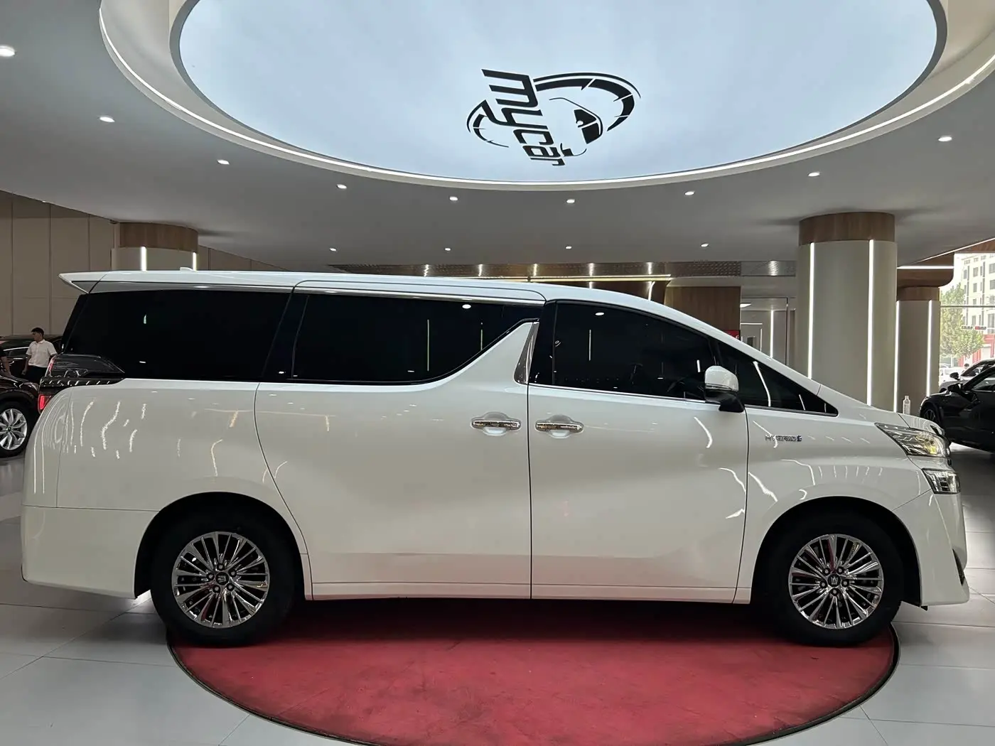 Toyota Vellfire 2023 — Фото 4/20