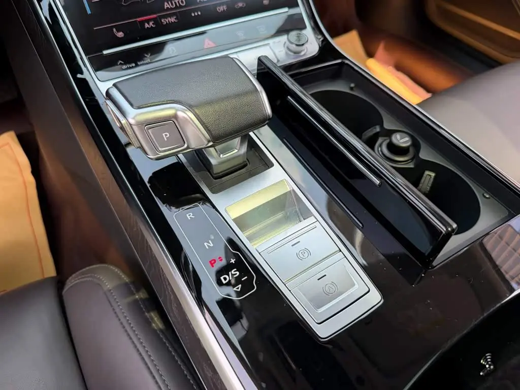 Audi A8 2023 — Photo 9/14