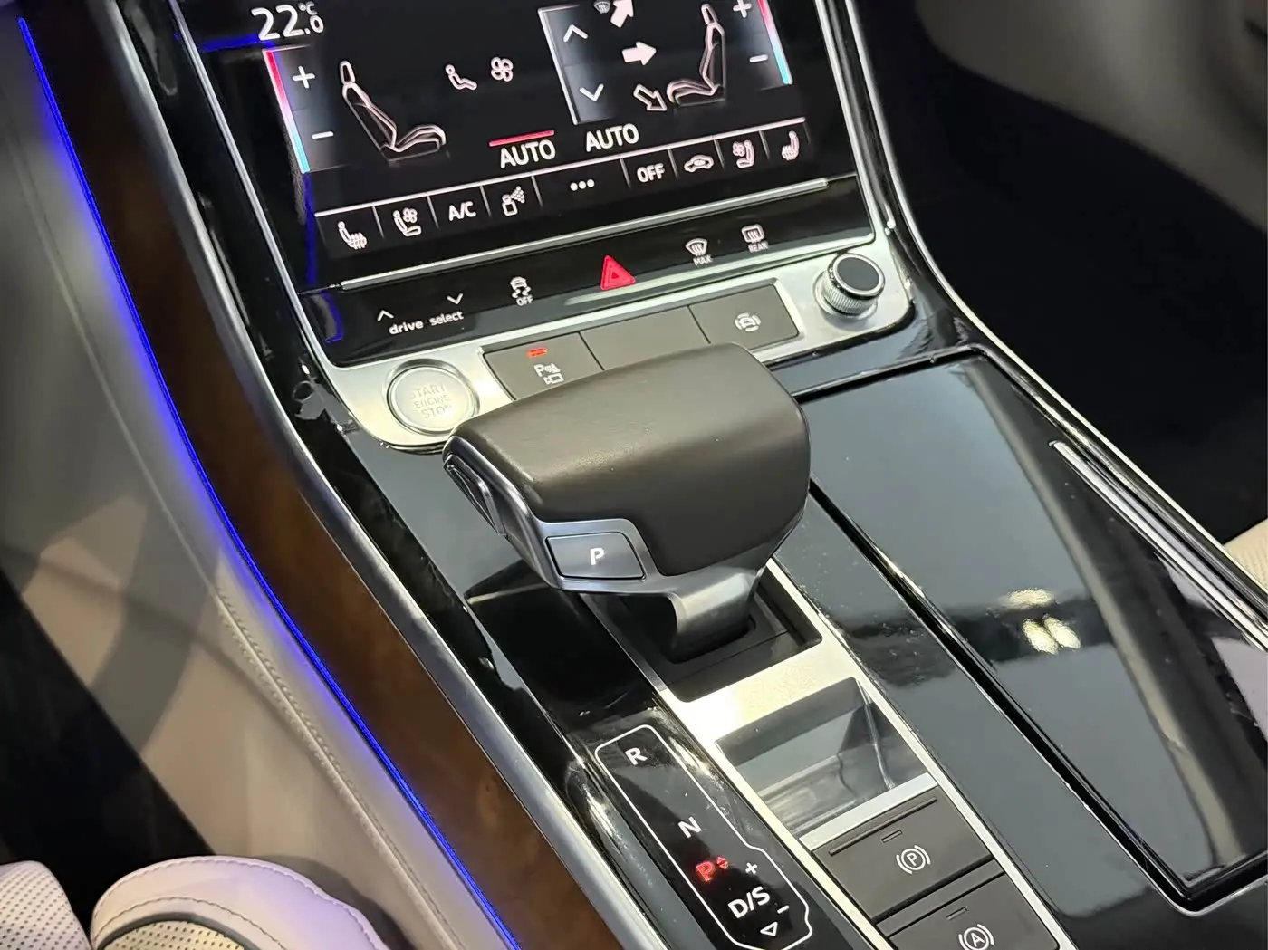 Audi A8 2018 — Фото 9/18