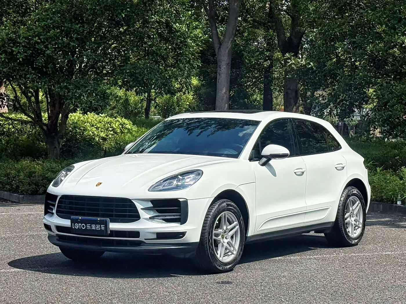 Porsche Macan 2021 — Photo 1/15
