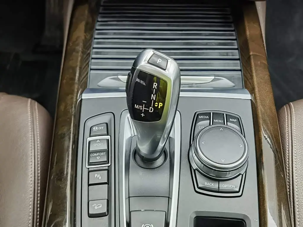BMW X5 2017 — Şəkil 13/20