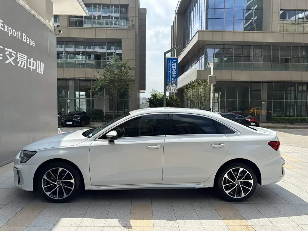 Audi A3 2021 — Photo 3/13