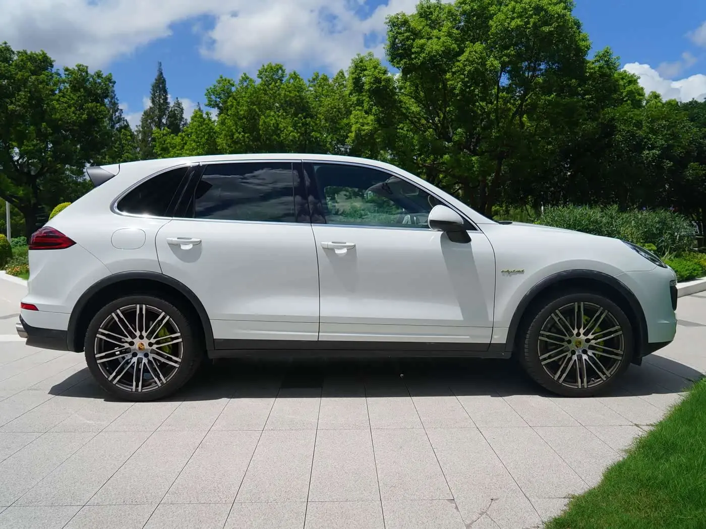 Porsche Cayenne New Energy 2015 — Фото 15/19