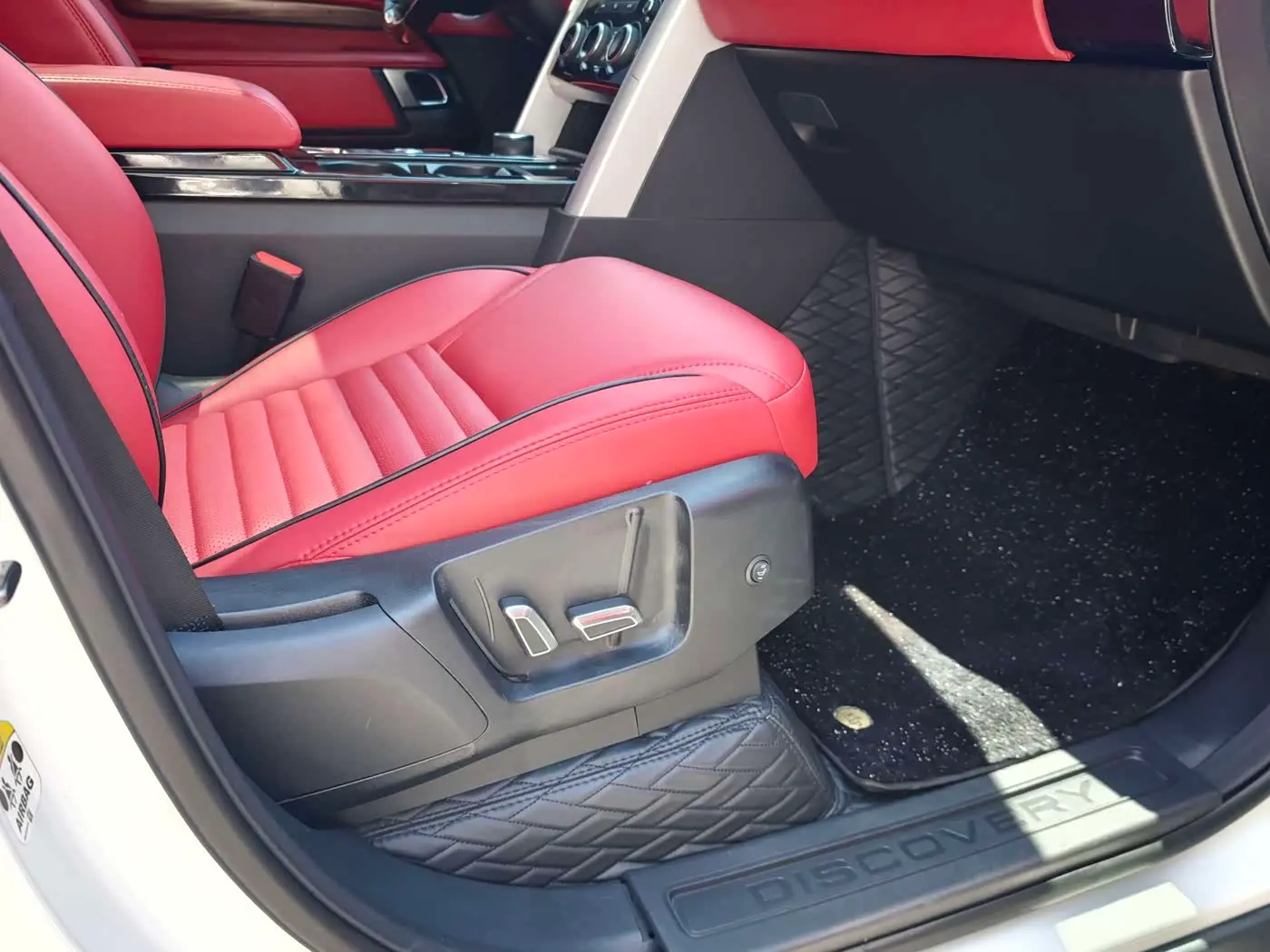 Land Rover Discovery 2020 — Photo 17/20