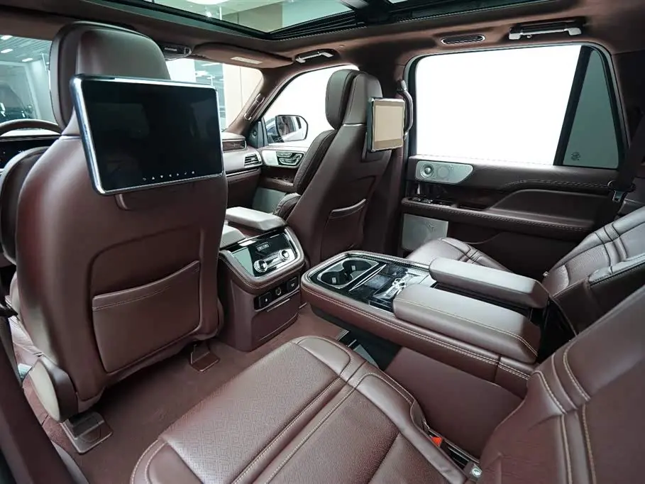 Lincoln Navigator 2022 — Photo 15/20