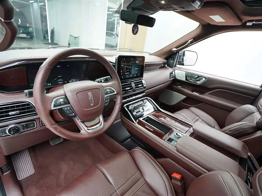 Lincoln Navigator 2022 — Photo 3/20