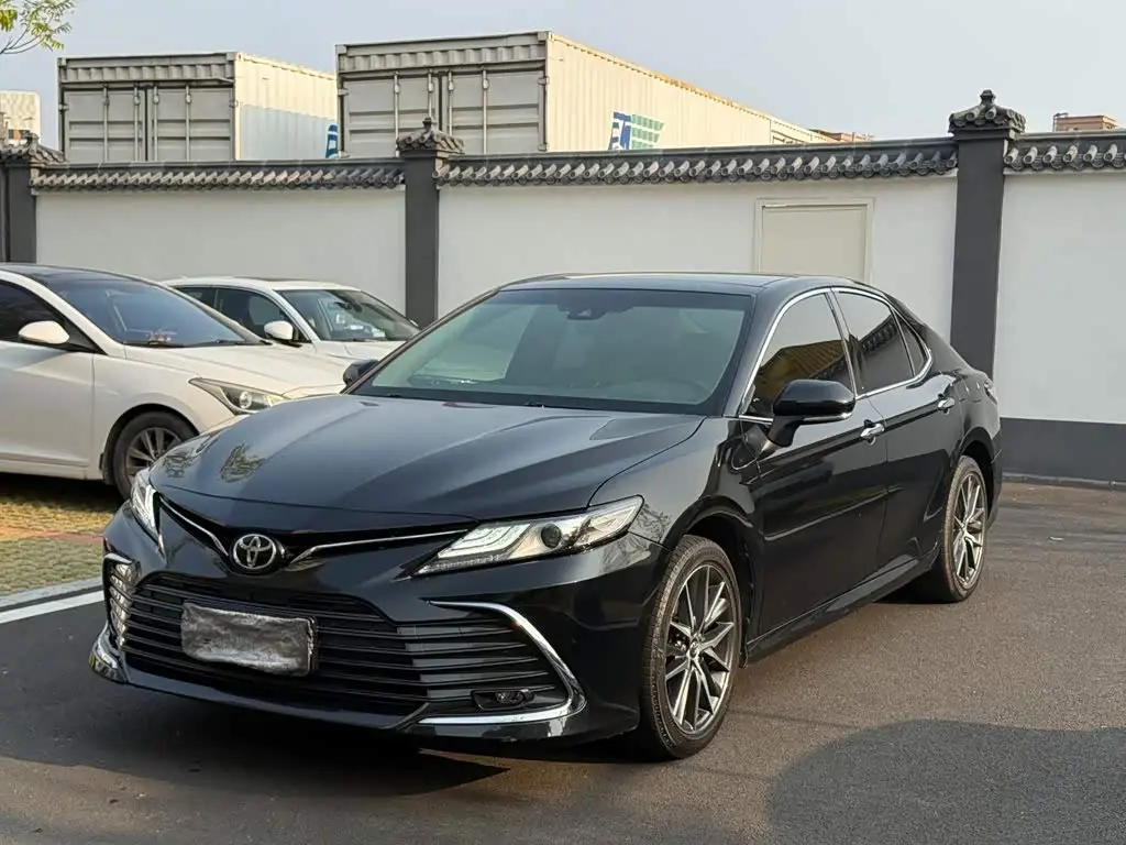 Toyota Camry 2022 — Photo 1/9