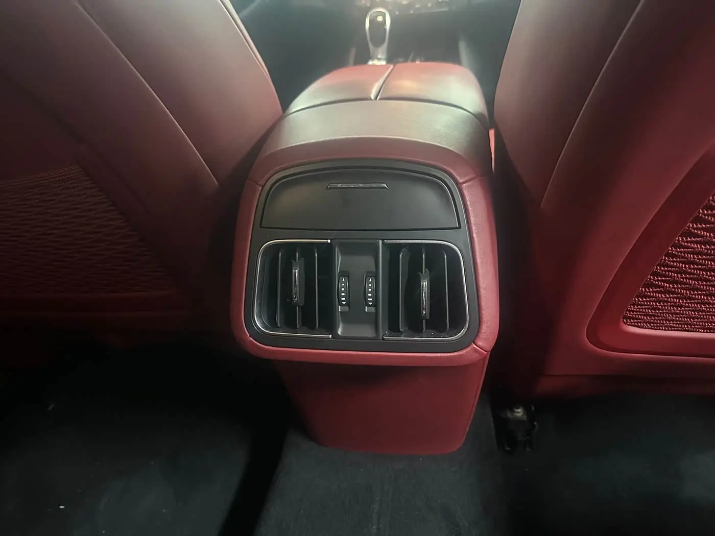 Maserati Levante 2019 — Şəkil 11/16